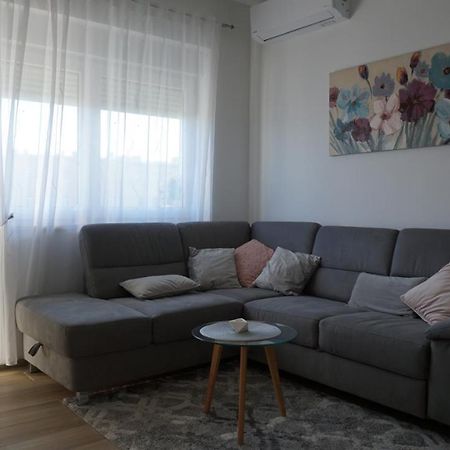Apartman Luka Pula Bagian luar foto