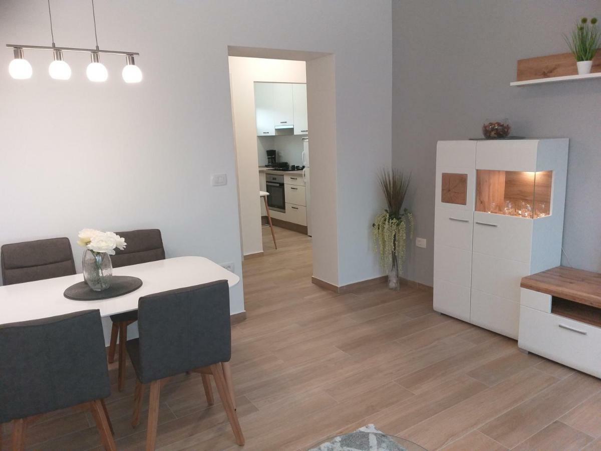 Apartman Luka Pula Bagian luar foto