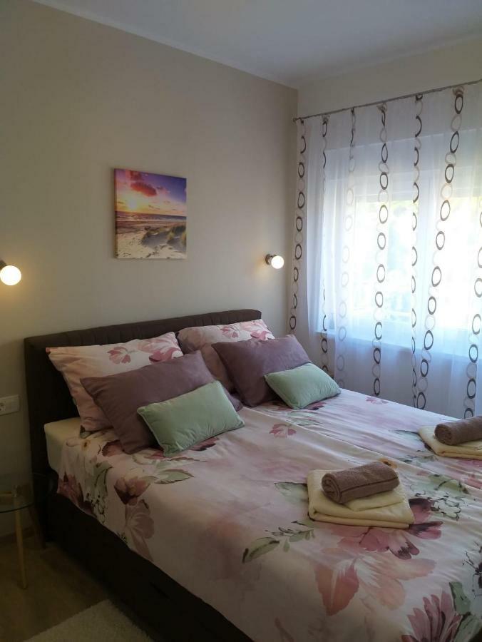 Apartman Luka Pula Bagian luar foto
