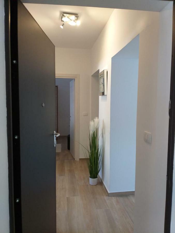 Apartman Luka Pula Bagian luar foto